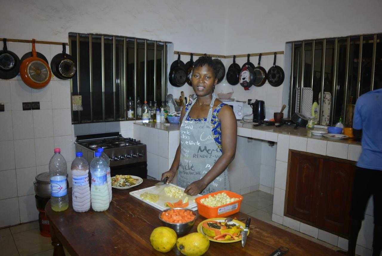 Chez Sabine Bed and Breakfast Abomey Esterno foto